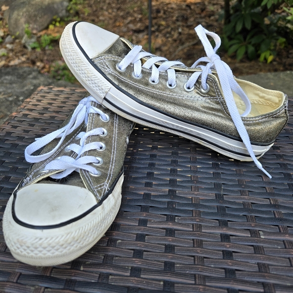 Converse Silver Metalic Low-Top All Star Sneakers Size 7.5 - Picture 1 of 7